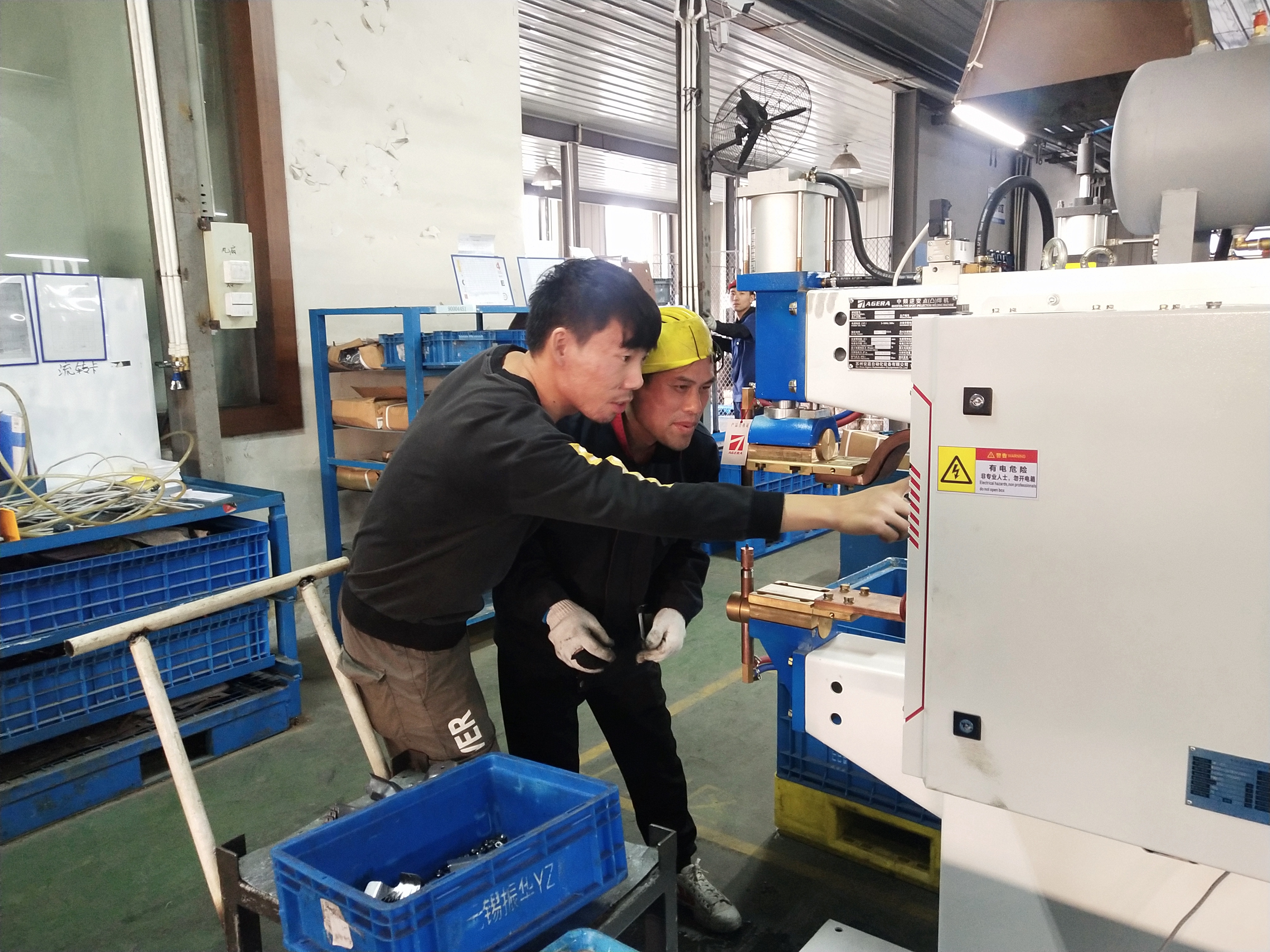 安嘉售后工程师给客户现场培训 安嘉售后工程师给客户现场培训