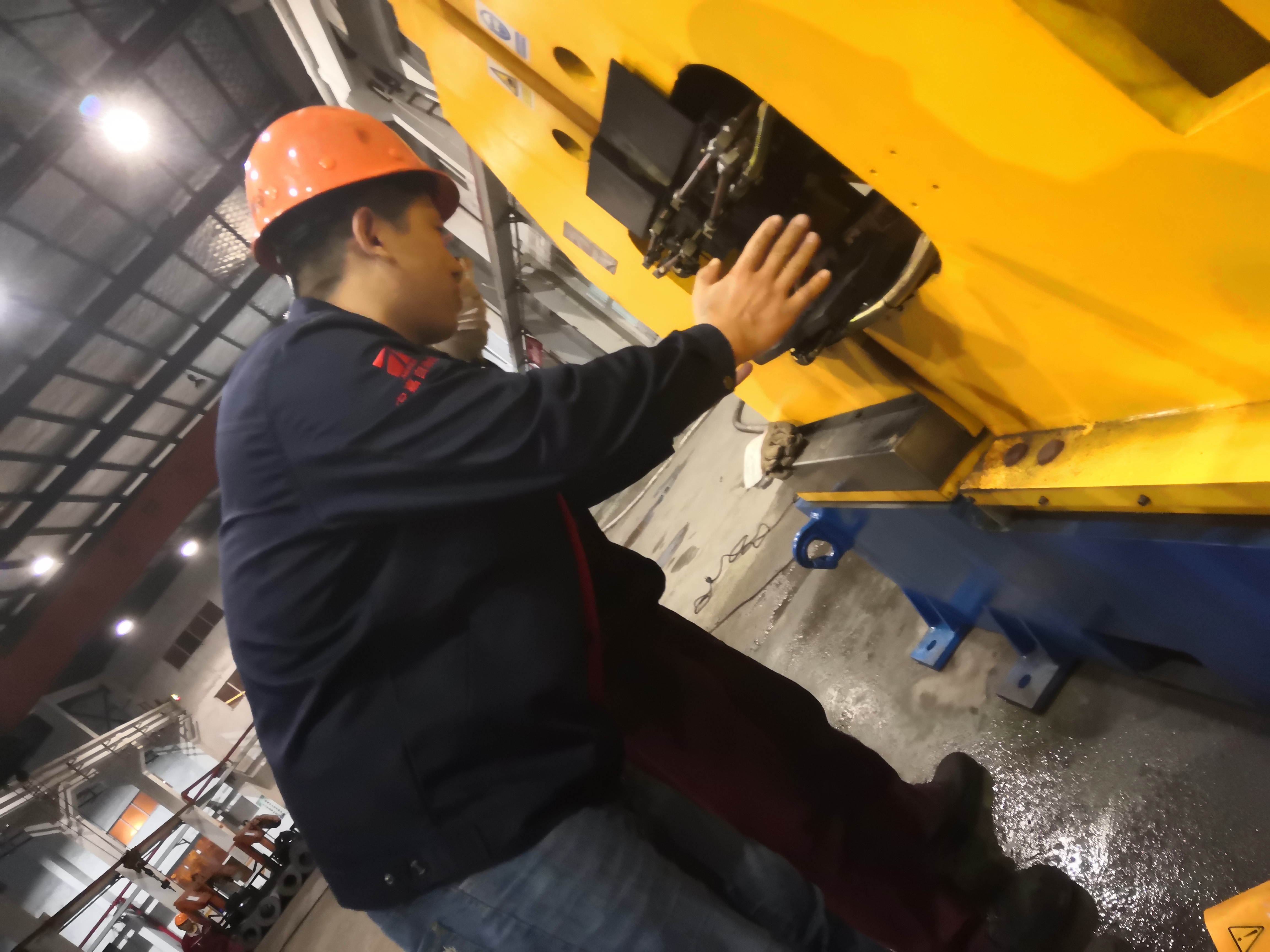 安嘉售后工程师给客户现场培训 安嘉售后工程师给客户现场培训