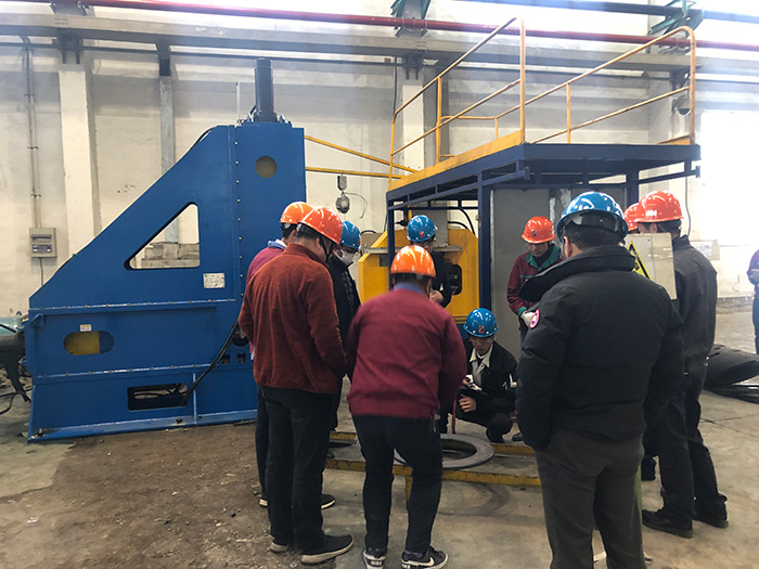 日本客户来厂验收大型闪光对焊机 日本客户来厂验收大型闪光对焊机