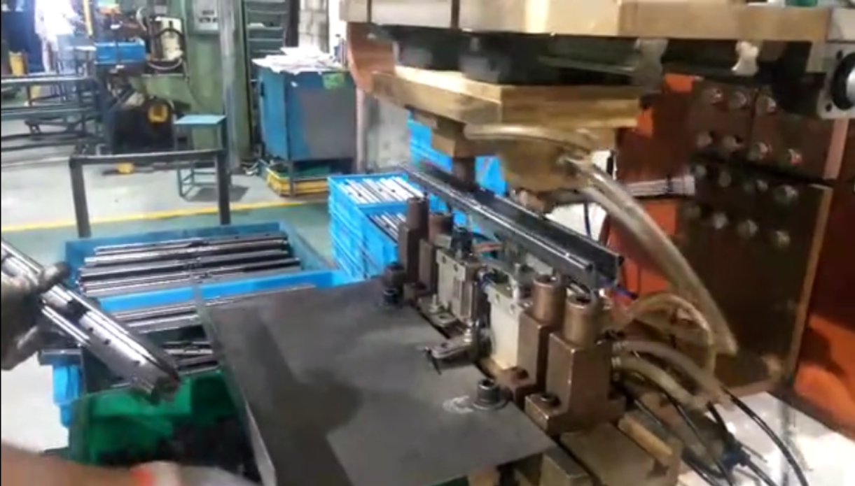 汽车座椅滑轨凸焊机-汽车座椅滑轨点焊机定制项目介绍 汽车座椅滑轨凸焊机-汽车座椅滑轨点焊机定制项目介绍