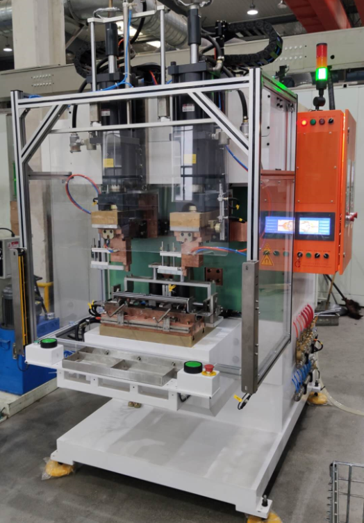 座椅滑轨螺栓双头凸焊机定制项目介绍 座椅滑轨螺栓双头凸焊机定制项目介绍