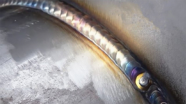 气体?；ず? /> 
</p>
<p>
	2. MIG焊接
</p>
<p>
	最适合：速度很重要的大型项目。
</p>
<p>
	优点：比TIG焊接更快，更容易学习。
</p>
<p>
	注意事项：会产生飞溅，需要?；て澹ㄍǔＪ请财蛴攵趸嫉幕旌衔铮?
</p>
<p>
	3.焊条电焊
</p>
<p>
	最适合：户外项目和较厚的不锈钢部件。
</p>
<p>
	优点：不需要?；て澹屎匣夤ぷ?。
</p>
<p>
	注意事项：薄不锈钢可能难以控制。
</p>
<p>
	4.点焊
</p>
<p>
	最适合：汽车和工业应用中的薄板。
</p>
<p>
	优点：对于重叠接头来说快速、高效。
</p>
<p>
	注意事项：仅限于特定的关节类型。
</p>
<p style=